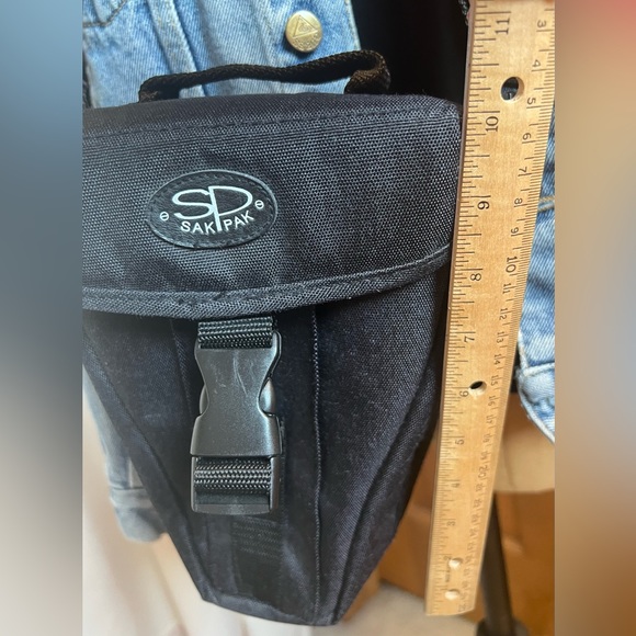 EUC unique gender neutral black triangular crossbody bag - Picture 14 of 15